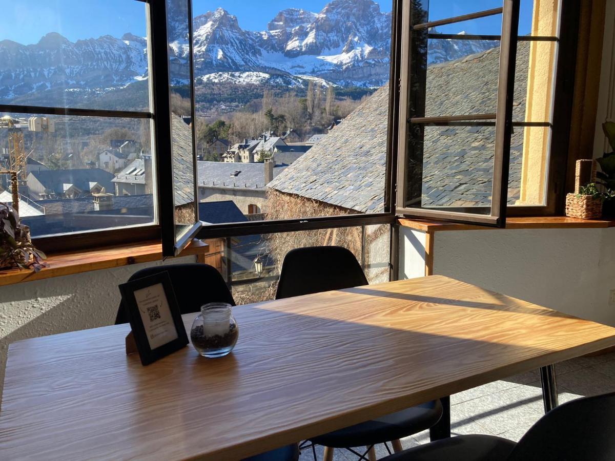 Hotel Mariana Tramacastilla de Tena Eksteriør billede