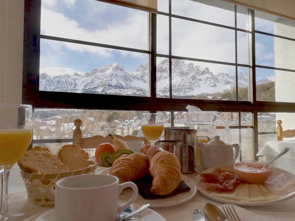 Hotel Mariana Tramacastilla de Tena Eksteriør billede